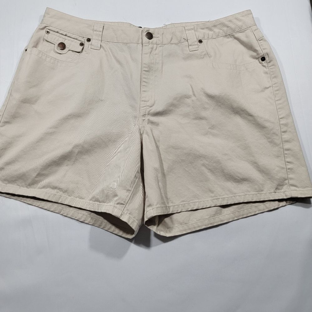 Venezia Khaki Shorts Size 18.  #150‎